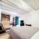 The 4Th Old Town Suites