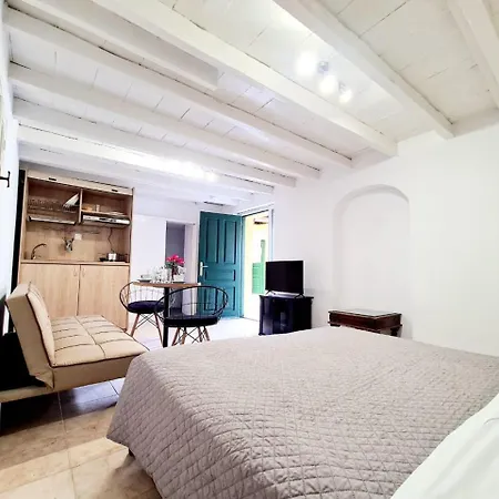 The 4Th Old Town Suites