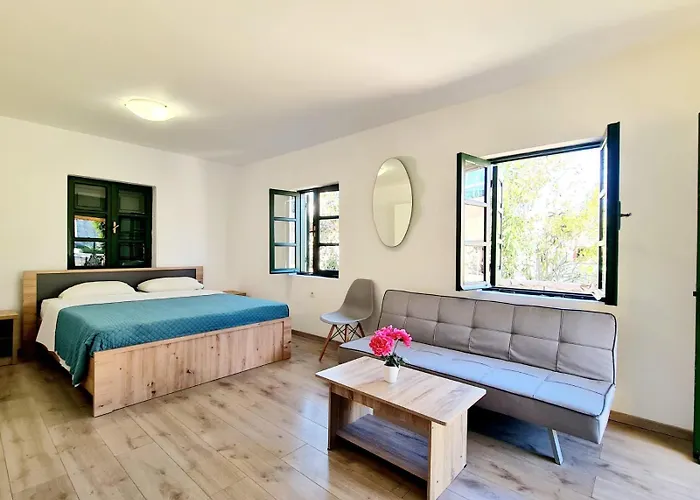 The 4Th Old Town Suites *