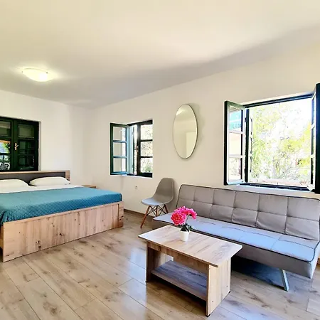 The 4Th Old Town Suites *