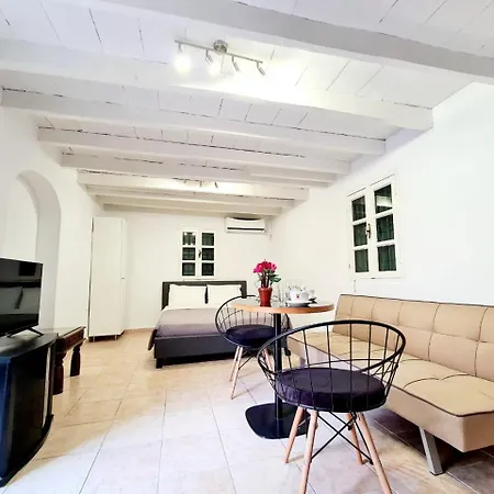 The 4Th Old Town Suites